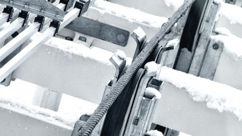 Detail na lana držajúce lanovku