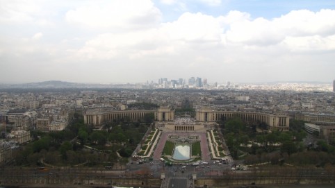 Pohľad na "Palais de Chaillot" z Eiffelovej veže