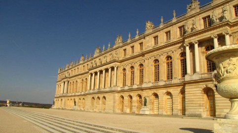 Neabsolvovali sme žiadnu návštevu budovy vo Versailles = samovražda