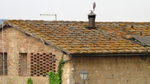 Detail na strechu domu