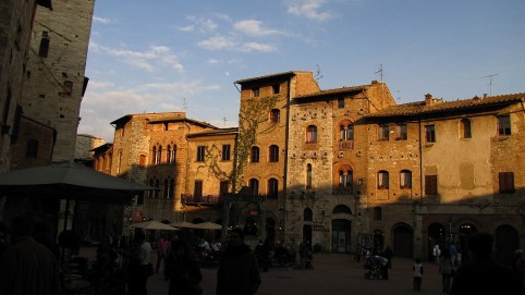Námestie Piazza Della Cisterna